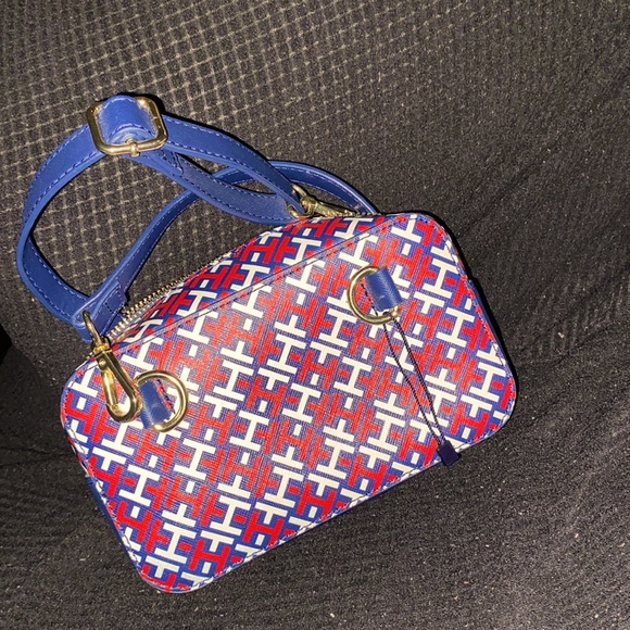 Tommy Hilfiger - Picture 3 of 3